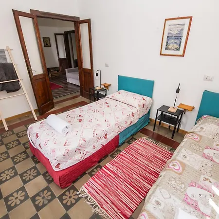 Paruzzi Eleganza Storica A 6 Minuti A Piedi Dal Di Apartment *